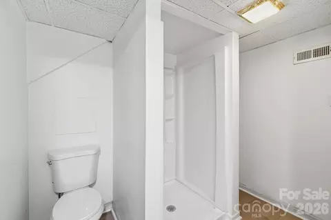 Bath - 310 Roy Eaker Rd, Cherryville, NC 28021 photo 3 of 3