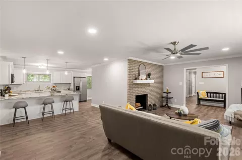 Living - 1297 Potter Rd, Lancaster, SC 29720 photo 3 of 5