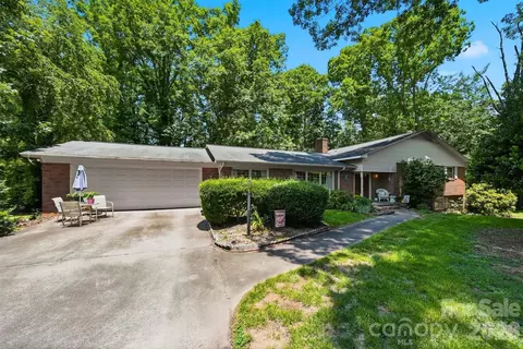 200 Westwood Dr, Morganton, NC 28655