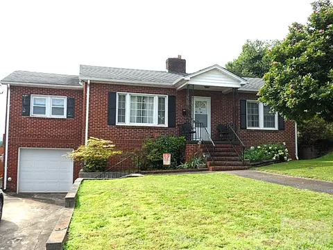 107 W Concord St, Morganton, NC 28655