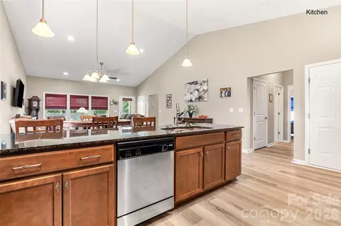 Kitchen - 25566 Seagull Dr, Lancaster, SC 29720 photo 3 of 4