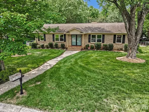 2143 Knickerbocker Dr, Charlotte, NC 28212