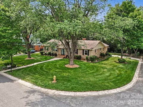 2143 Knickerbocker Dr, Charlotte, NC 28212