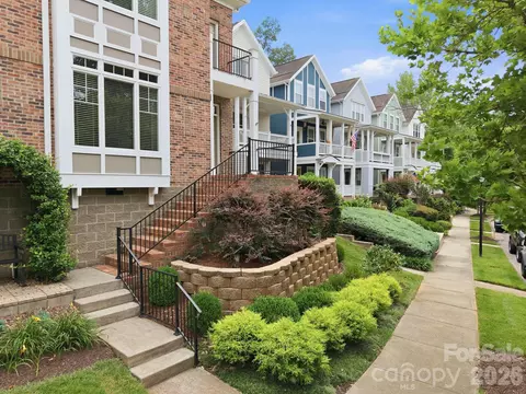Exterior - 425 Spring St, Davidson, NC 28036 photo 2 of 4