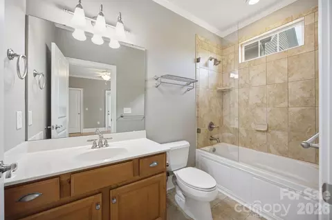 Bath - 425 Spring St, Davidson, NC 28036 photo 2 of 4