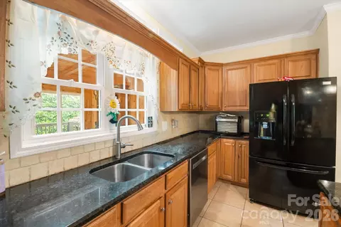 Kitchen - 115 Barton Rd, Brevard, NC 28712 photo 4 of 4