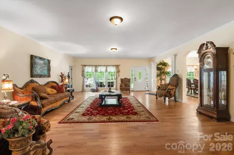 Living - 115 Barton Rd, Brevard, NC 28712 photo 2 of 4