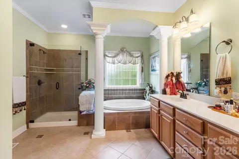 Bath - 115 Barton Rd, Brevard, NC 28712 photo 1 of 1
