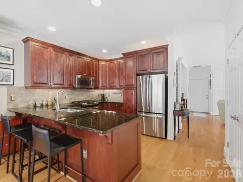 Kitchen - 803 Talking Stick Ln, Fort Mill, SC 29708 photo 5 of 8