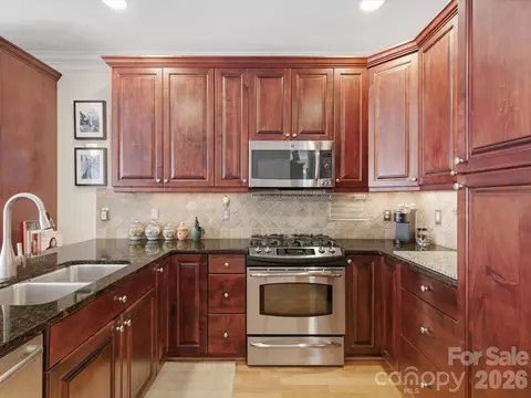 Kitchen - 803 Talking Stick Ln, Fort Mill, SC 29708 photo 6 of 8
