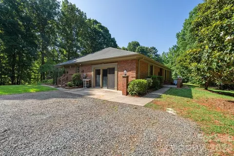 8418 Pine Hill Rd, Charlotte, NC 28227