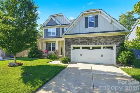 1574 Robinson Oaks Dr, Gastonia, NC 28054