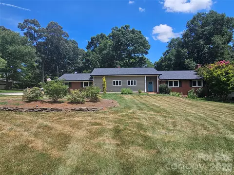 201 Country Club Cir, Shelby, NC 28150