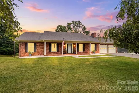 1692 Pads Rd, North Wilkesboro, NC 28659