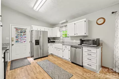 Kitchen - 4432 Bennett Rd, Morganton, NC 28655 photo 4 of 4