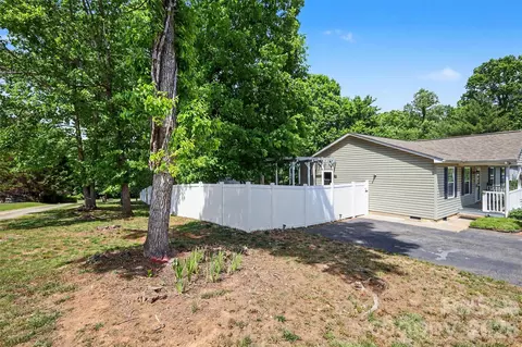 Exterior - 4432 Bennett Rd, Morganton, NC 28655 photo 1 of 6