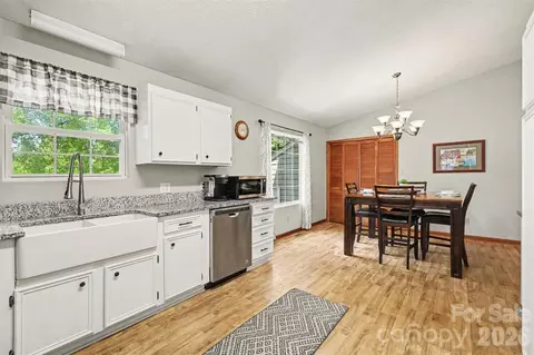 Kitchen - 4432 Bennett Rd, Morganton, NC 28655 photo 3 of 4