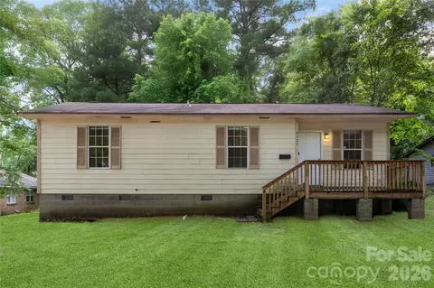 4525 Rolling Hill Dr, Charlotte, NC 28213
