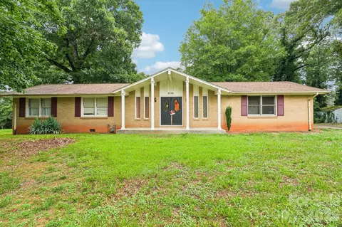 2130 23rd Street Ne Pl NE, Hickory, NC 28601