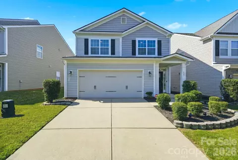 423 Knothole Ln, Charlotte, NC 28214