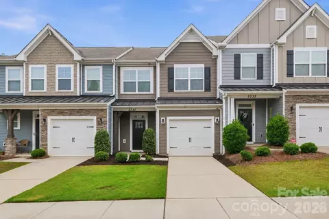 5531 Harris Cove Dr, Charlotte, NC 28269