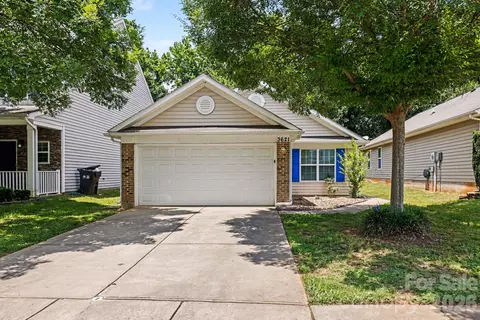 3621 Ernie Dr, Charlotte, NC 28269