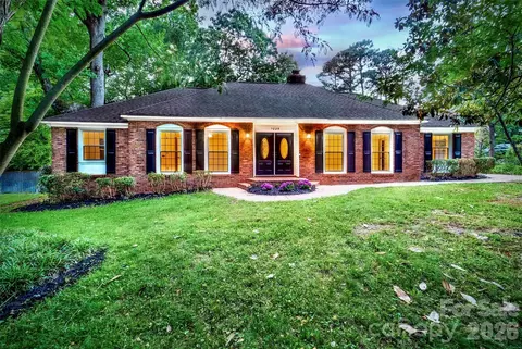 1025 S Magnolia St, Mooresville, NC 28115