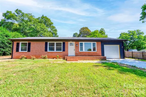 2994 Lutz Blvd, Newton, NC 28658