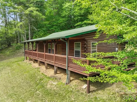 439 Upper Pig Pen Rd, Green Mountain, NC 28740