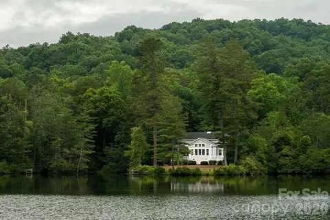 719 Deerlake Rd, Brevard, NC 28712