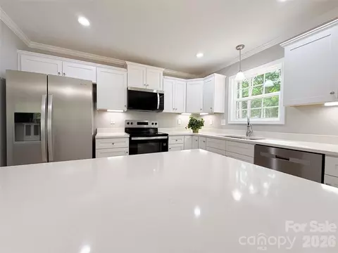 2489 Pineview Dr, Lancaster, SC 29720 photo 2