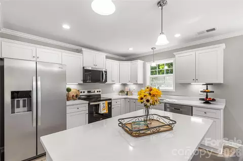 Kitchen - 2489 Pineview Dr, Lancaster, SC 29720 photo 1 of 3