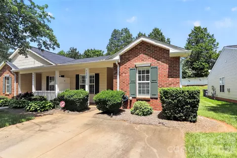 5422 Harris Cove Dr, Charlotte, NC 28269
