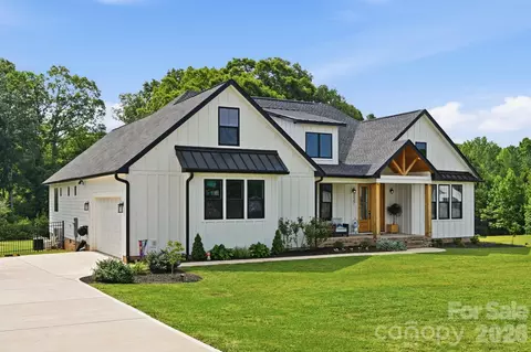 237 Triple Ponds Ct, Clover, SC 29710