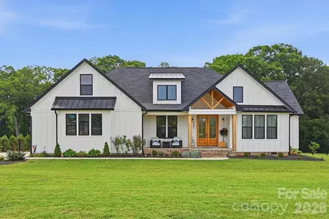 237 Triple Ponds Ct, Clover, SC 29710