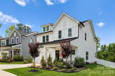 1002 Parkes St, Matthews, NC 28105