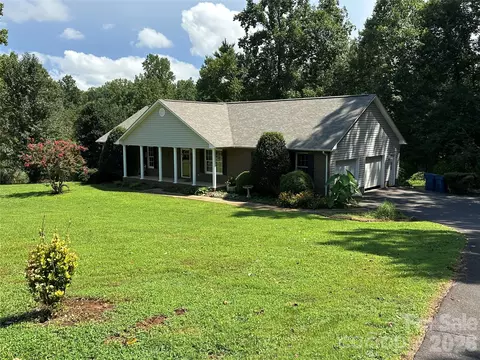 1724 Wellington Ave, Newton, NC 28658