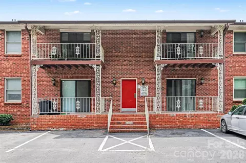 121 Carriage House Dr, Kannapolis, NC 28081