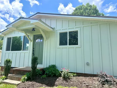 908 E 1st St, Newton, NC 28658