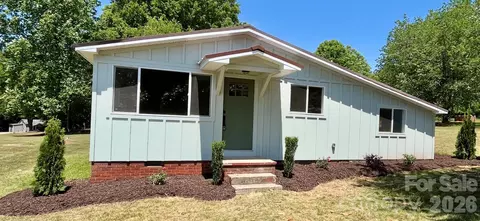 908 E 1st St, Newton, NC 28658