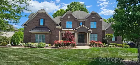 236 Wheatberry Hill Dr, Matthews, NC 28104