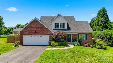 4005 Brickfield St, Hickory, NC 28602