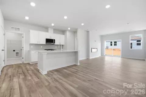 Living - 2942 31st Ne St NE, Hickory, NC 28601 photo 1 of 3