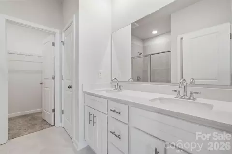 Bath - 2942 31st Ne St NE, Hickory, NC 28601 photo 1 of 1