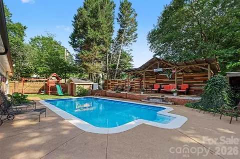 1339 Carmen Ln, Gastonia, NC 28054