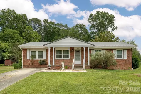 107 Maywood Rd, Hendersonville, NC 28792
