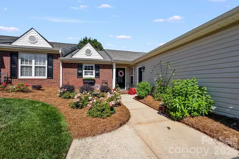 222 Troonsway Rd, Winston Salem, NC 27127