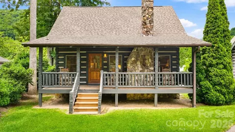 18 Rachels Cir, Maggie Valley, NC 28751