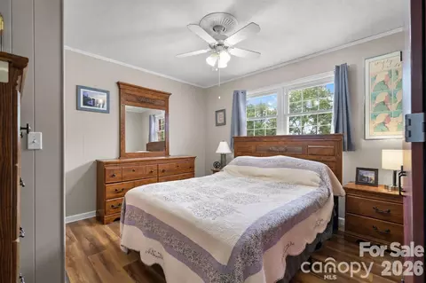 Bedroom - 35 Glendale Dr, Spruce Pine, NC 28777 photo 4 of 4