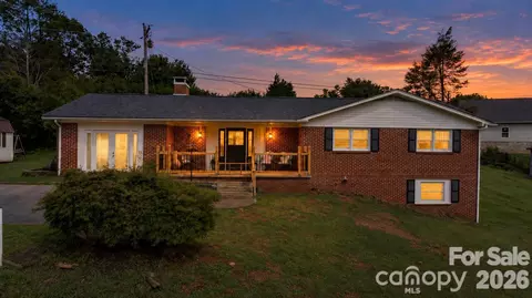 35 Glendale Dr, Spruce Pine, NC 28777